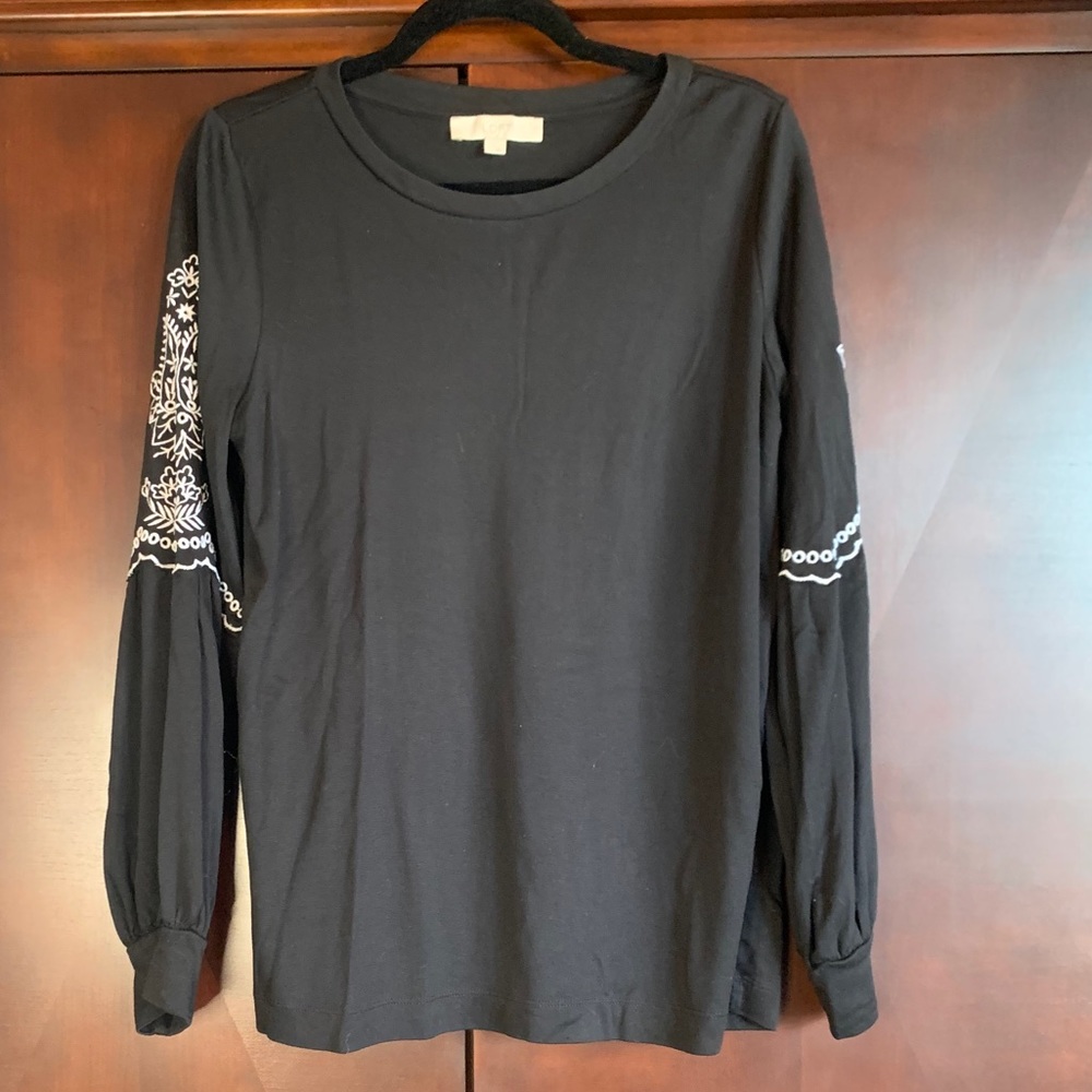 Embroidered puff sleeve top